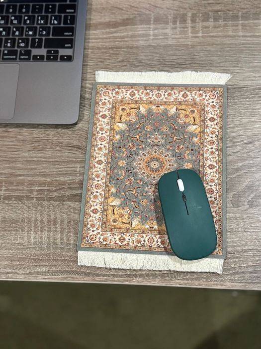 Коврик для мыши в виде миниатюрного персидского ковра.