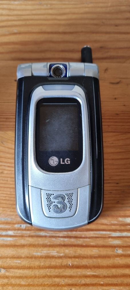 Telefon clasic cu clapeta LG U8180,vintage,de colectie,iconic.