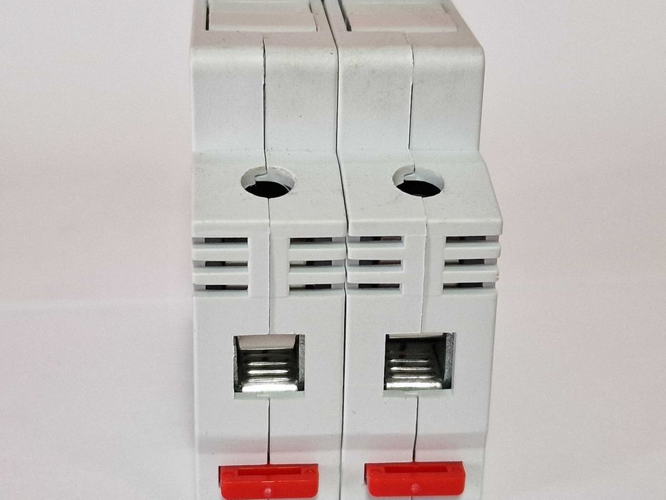 Vand protectii sigurante fuzibile pentru sisteme solare.