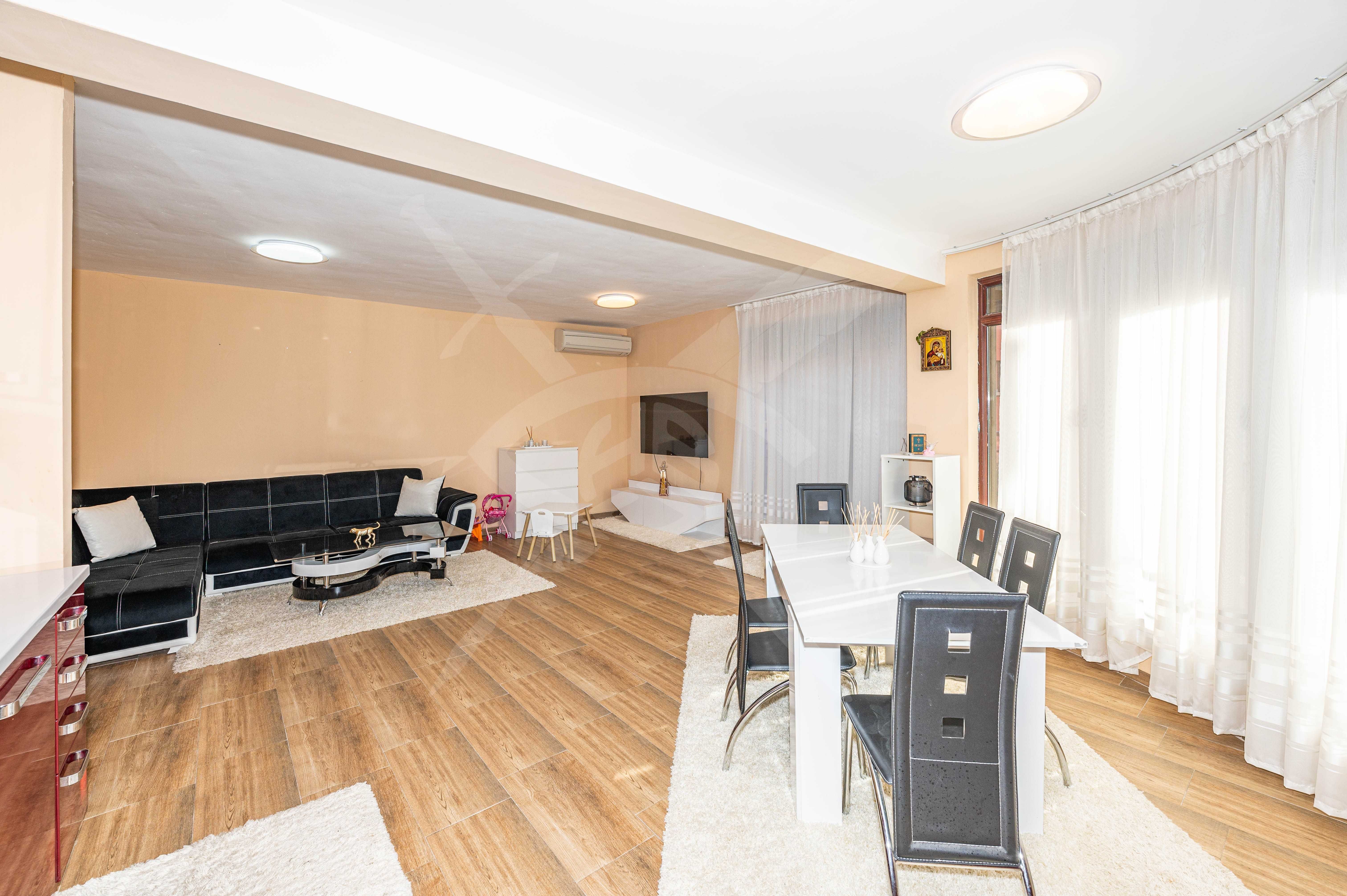 Тристаен апартамент в Остромила 52184