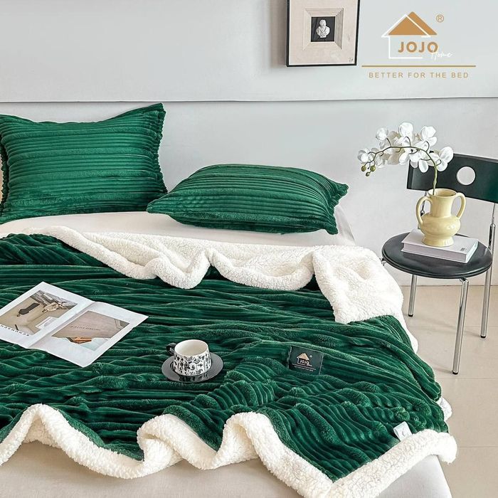 Set patura cu blana + 2 fete de perna