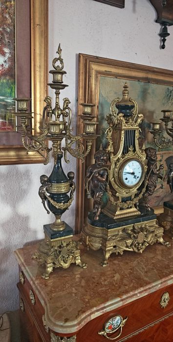 Красива гарнитура, часовник с два свещника