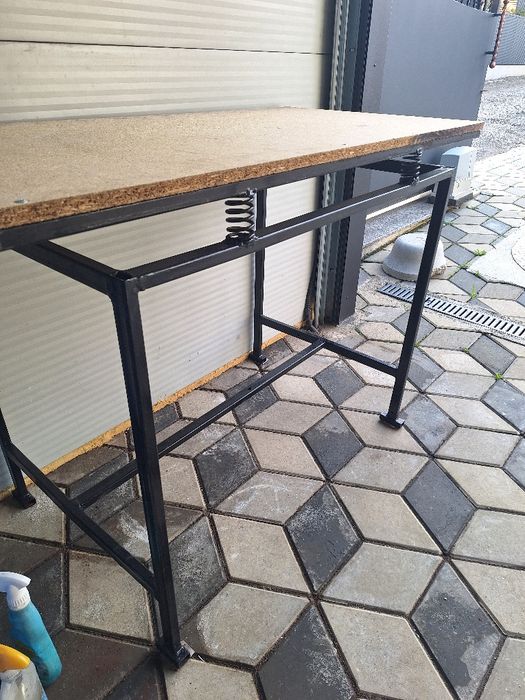 Masa vibranta cu motor