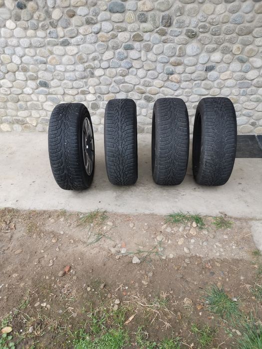 Vând anvelope iarna+jante de Audi