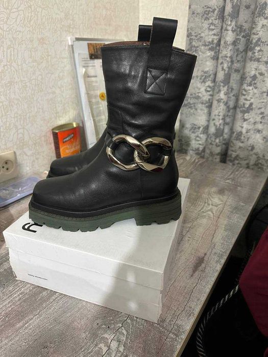 Продам сапоги зимние кожа натуральная внутри натуральный мех