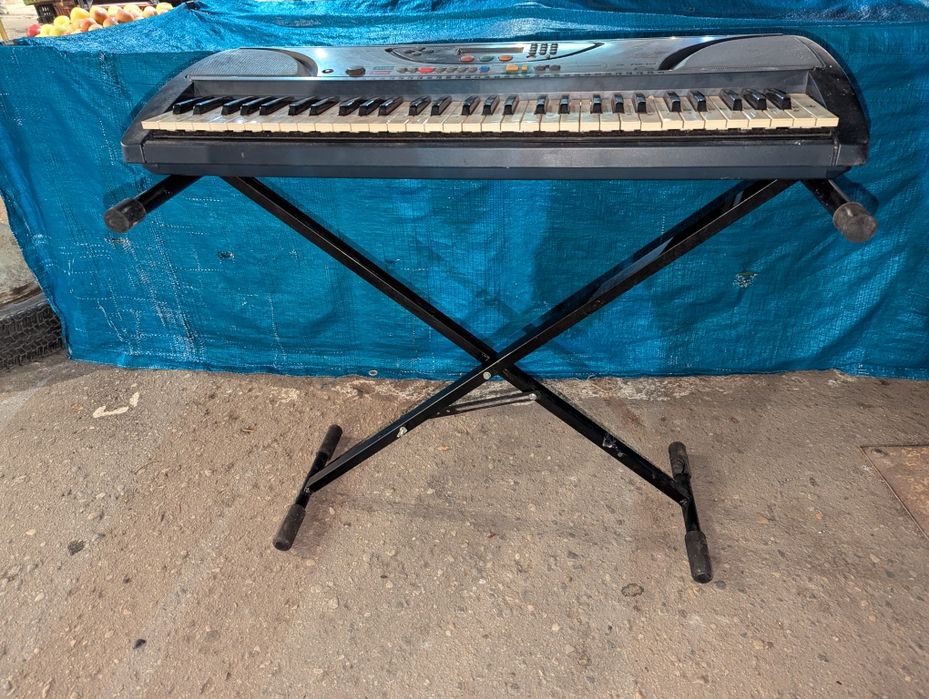 Ретро синтезатор Yamaha