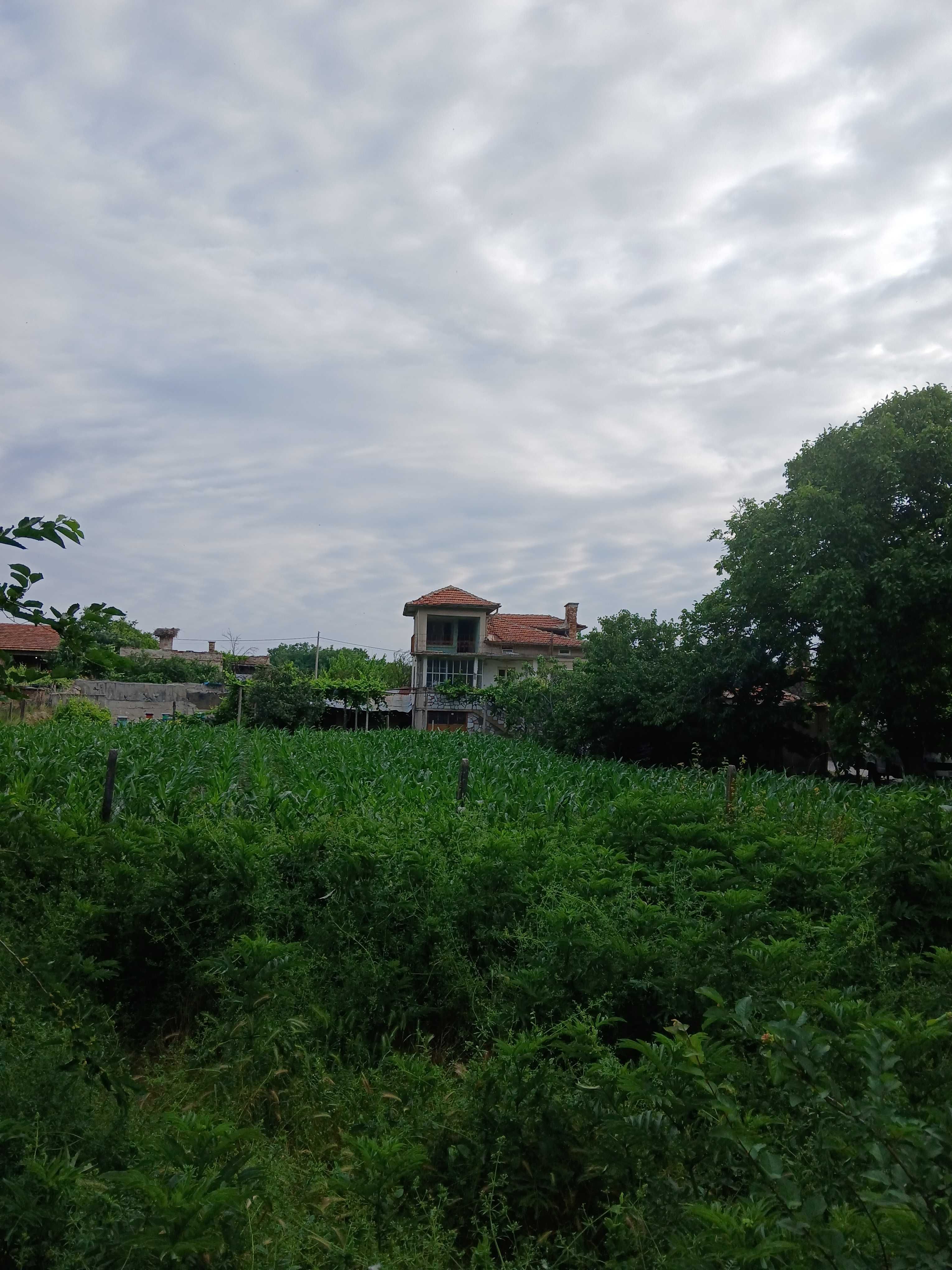 Къща с двор в с. Ляхово