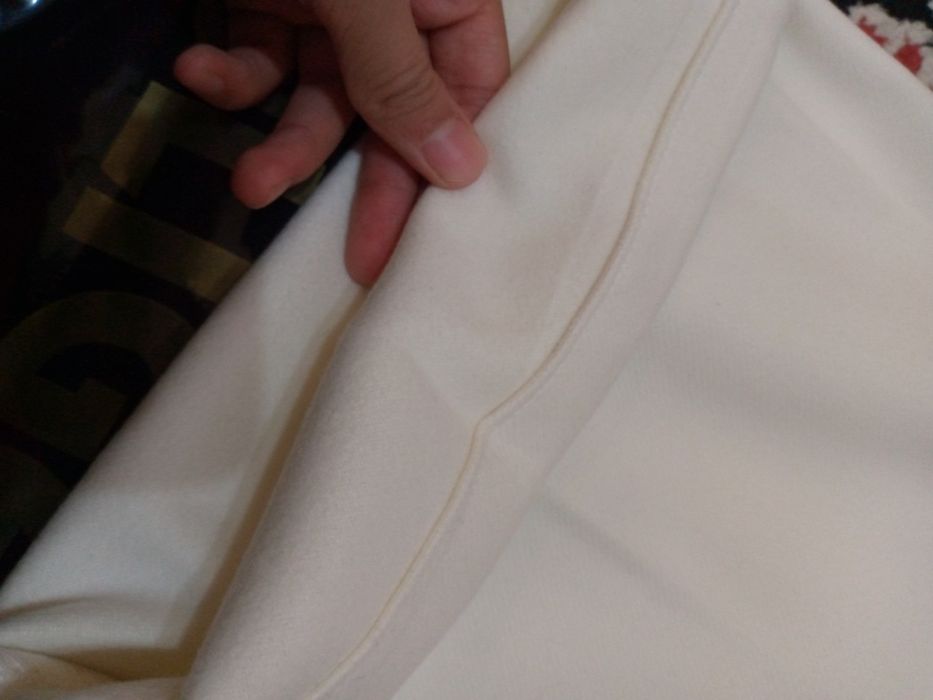 Oq shim yangi kiyimmdi