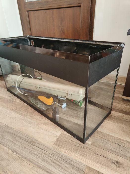 Acvariu în stare foarte bună