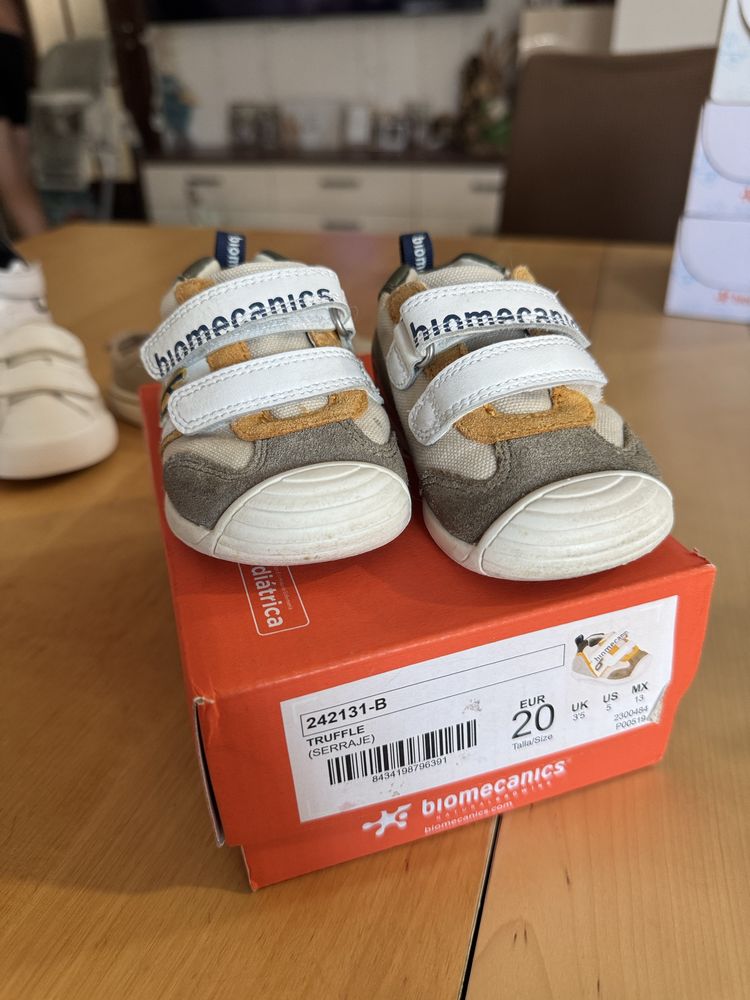 Обувки Biomecanics, H&M, Jordan, 19, 20