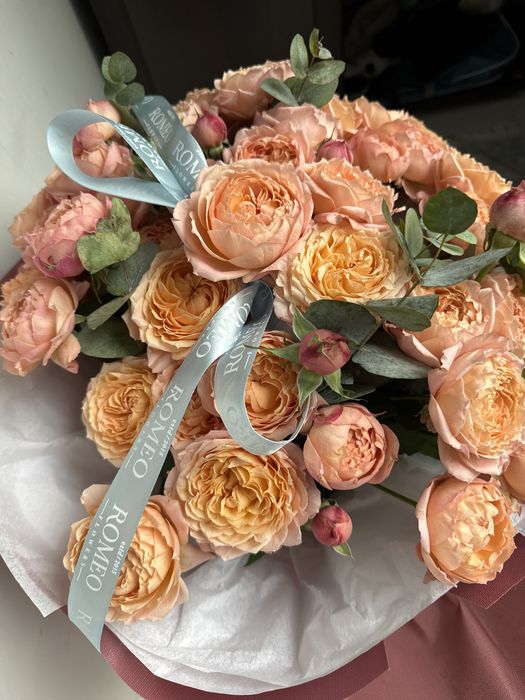 Букет цветы,кеше сатып алынған.