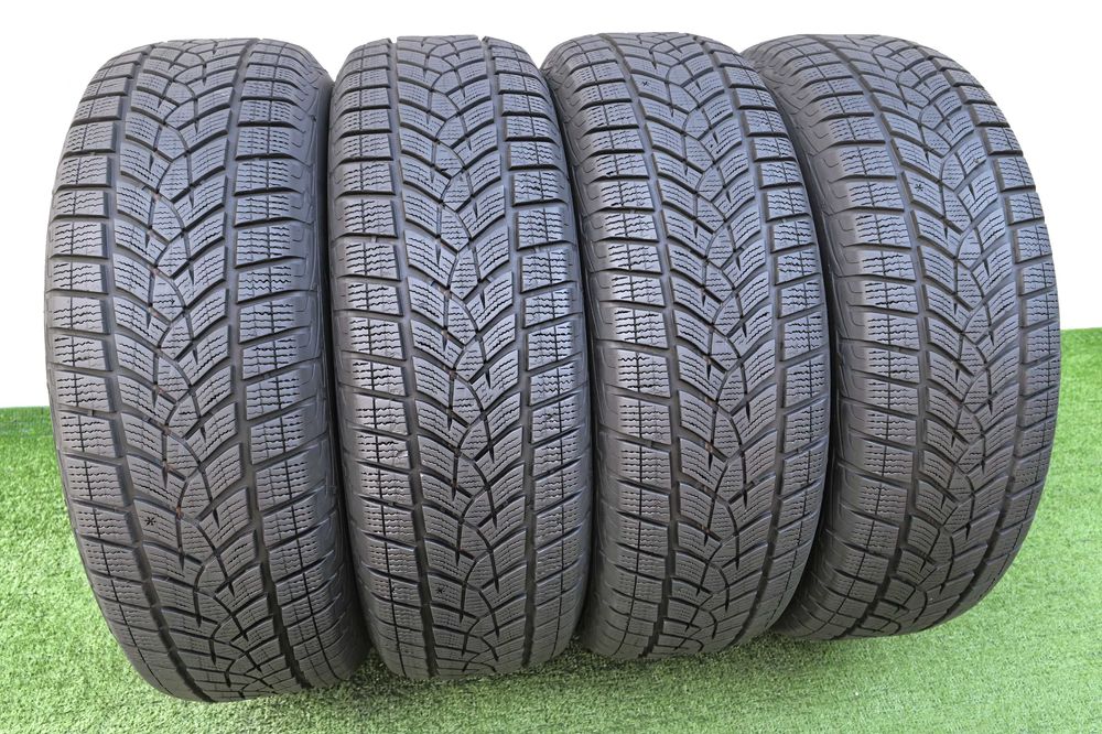 4бр. 215/70/16 GOODYEAR Ultra Grip Performance SUV- зимни