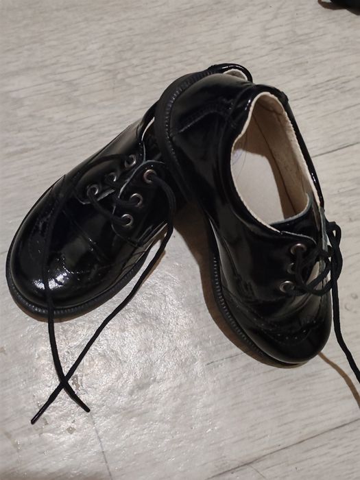 Продам ботинки детские и туфли