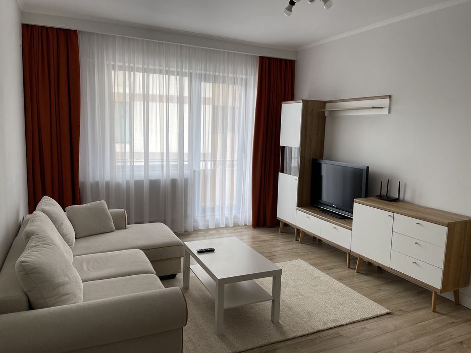Inchiriez apartament doua camere centru Crinului bloc nou cu parcare