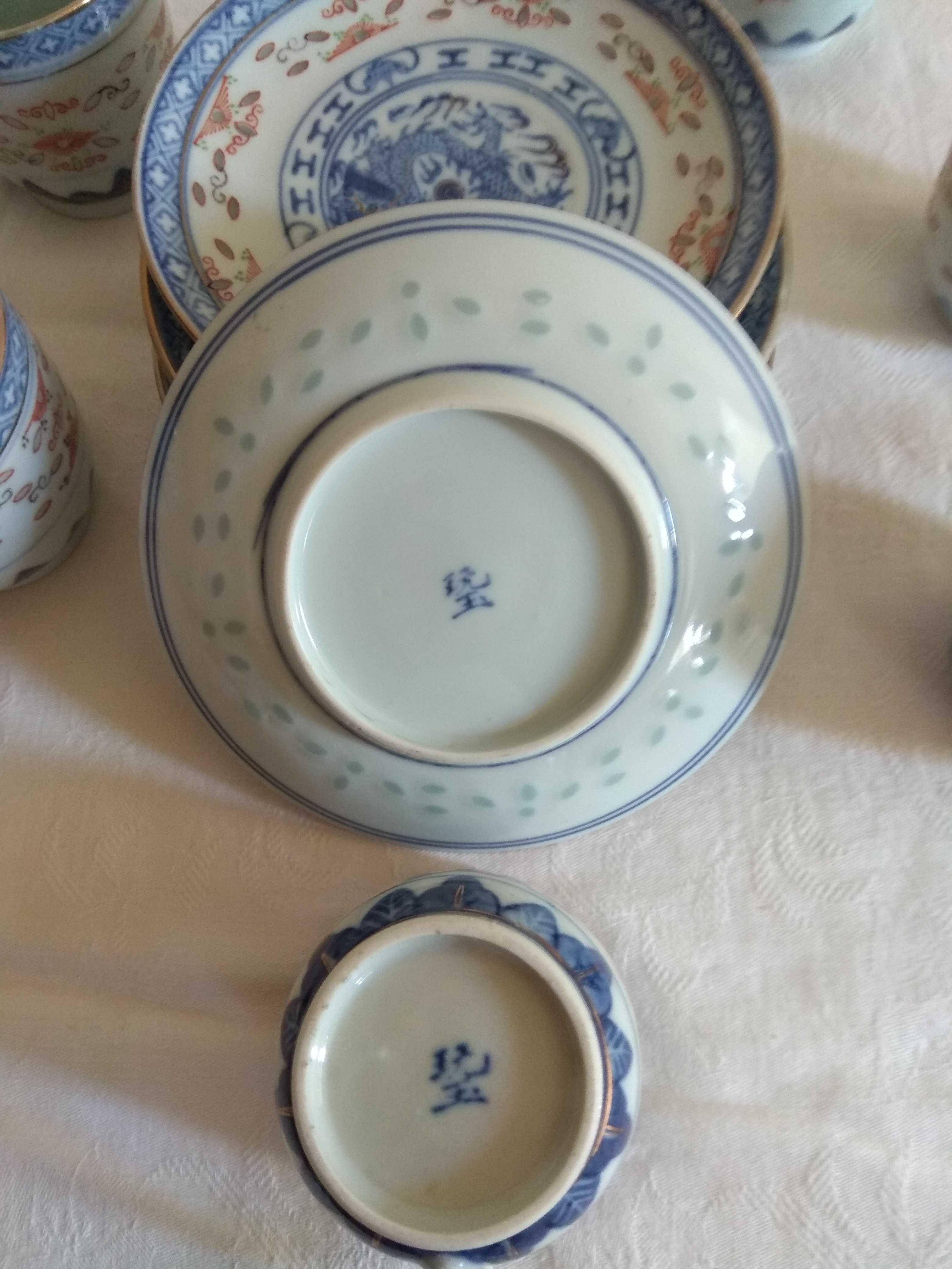 Set cesti din porțelan Made in China.