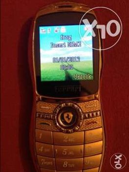 Telefon Ferrari gold