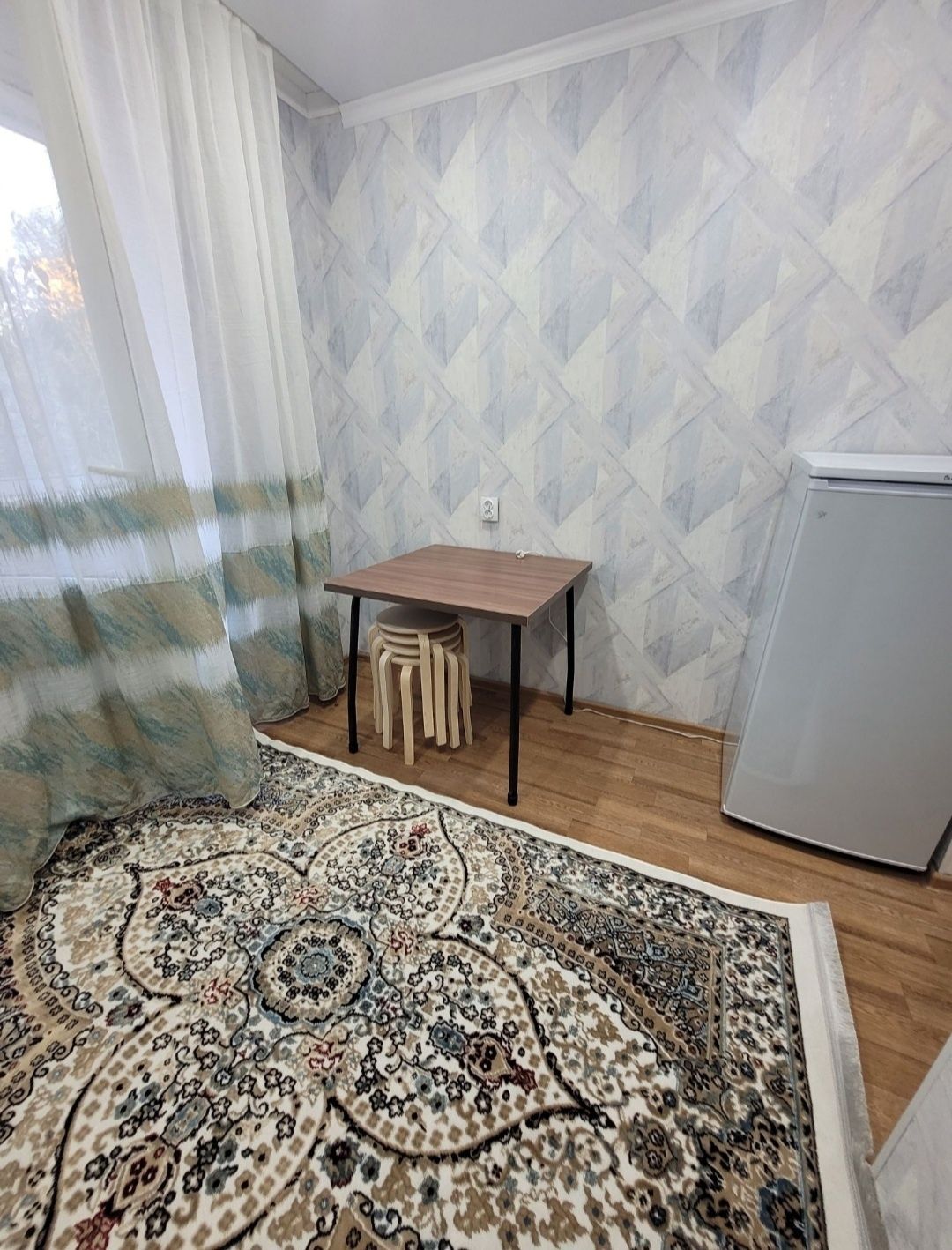 Сдаётся посуточная 1км кв