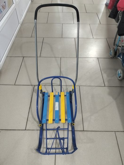 Санки зимние на лыжне