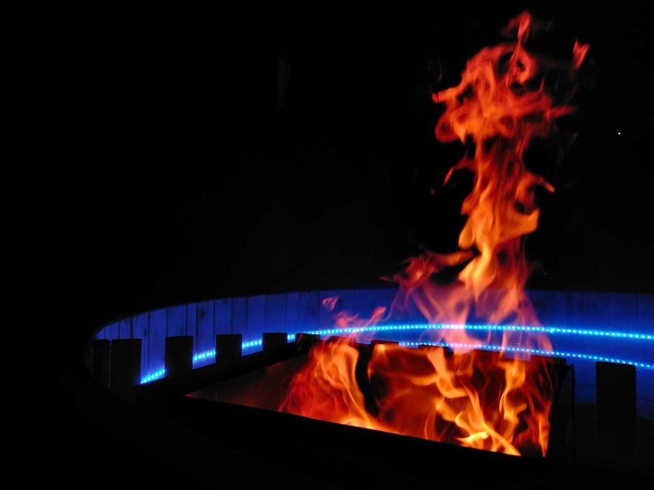 Ciubar din lemn cu jacuzzi si led de la ciubarar.ro