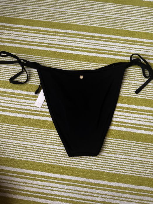 Vând bikini costum baie Victoria’s Secret –NOI cu etichetă, mărimea S.