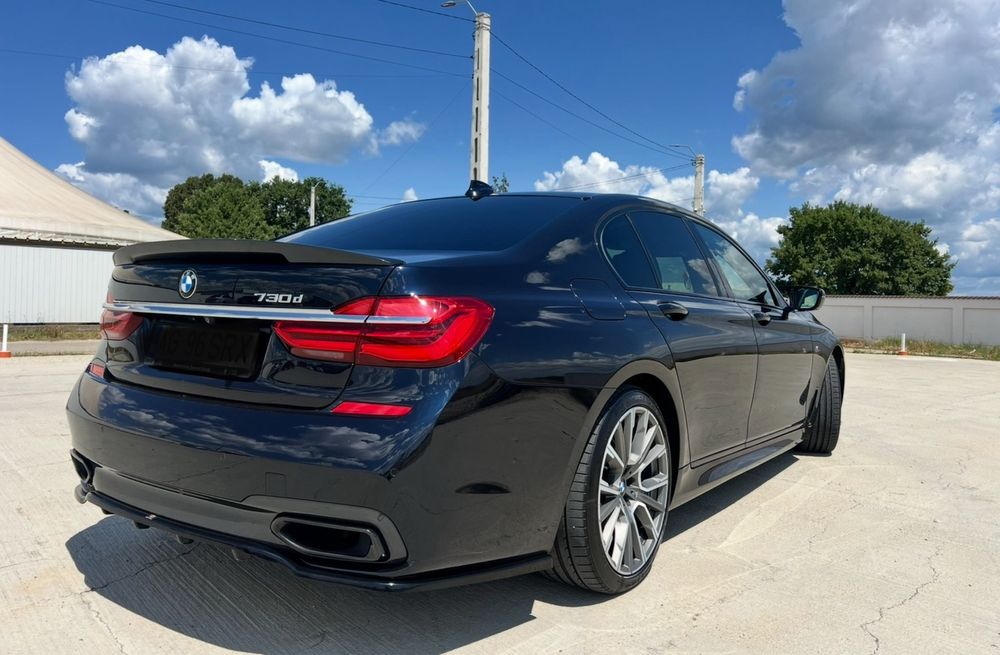 Vand Bmw seria 7/ G11-3.0 D. 2015-usor avariat bara fata