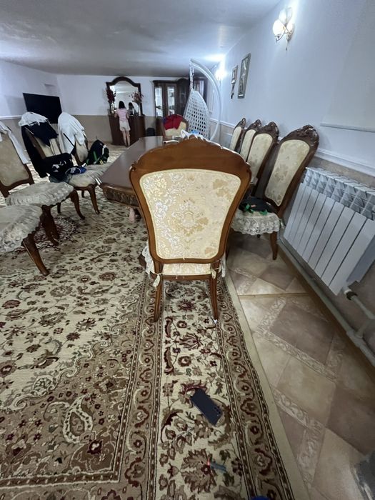 Стол сатылады 12 стульясымен бірге чистый дуб