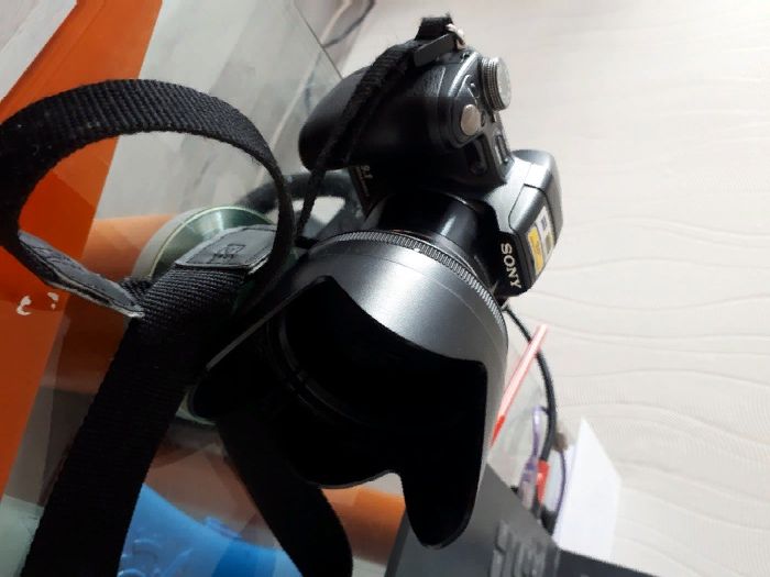 продаю цифровой фотоапарат SONY модель DSC-H50