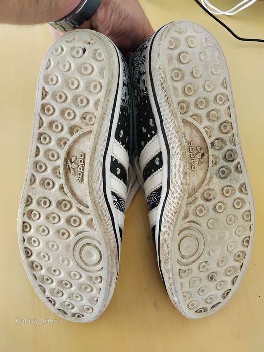 Оригинални дамски кецки Адидас.