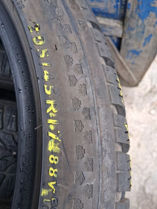 205 45 17 DUNLOP 4броя зимни RUN FLAT