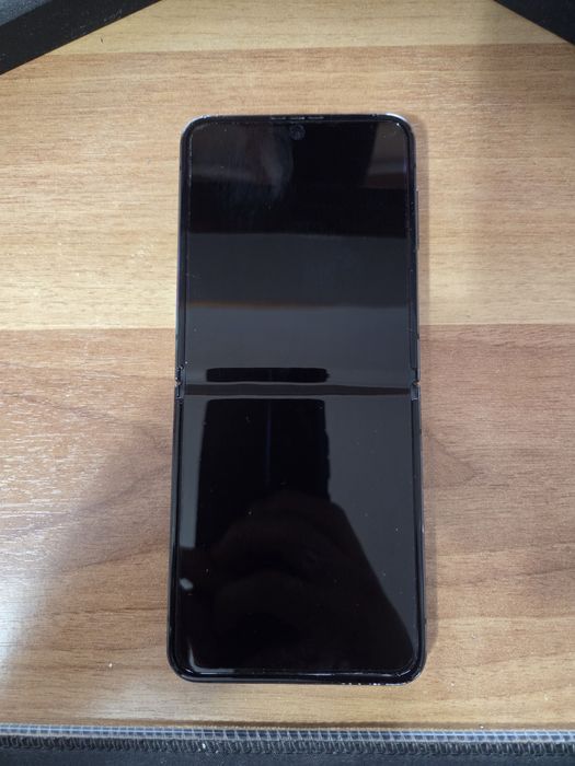 Z flip 4 cu display defect