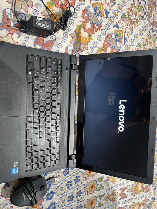 Ноутбук Lenovo.
