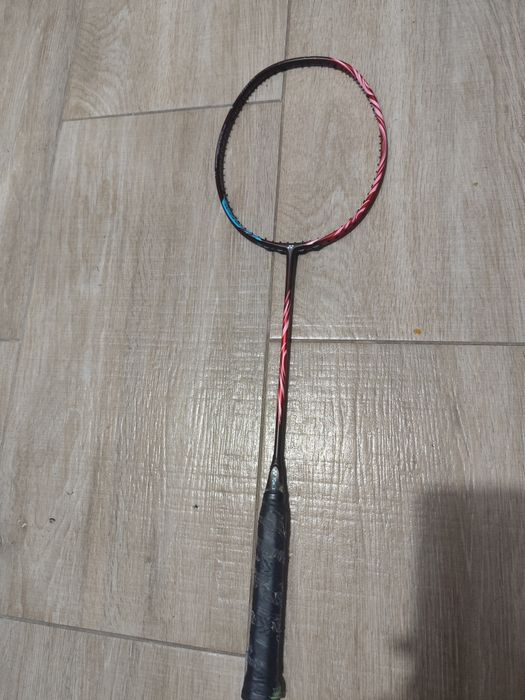 Продавам ракета за бадминтон Yonex