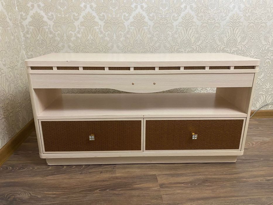 Продам тумбу и сервант