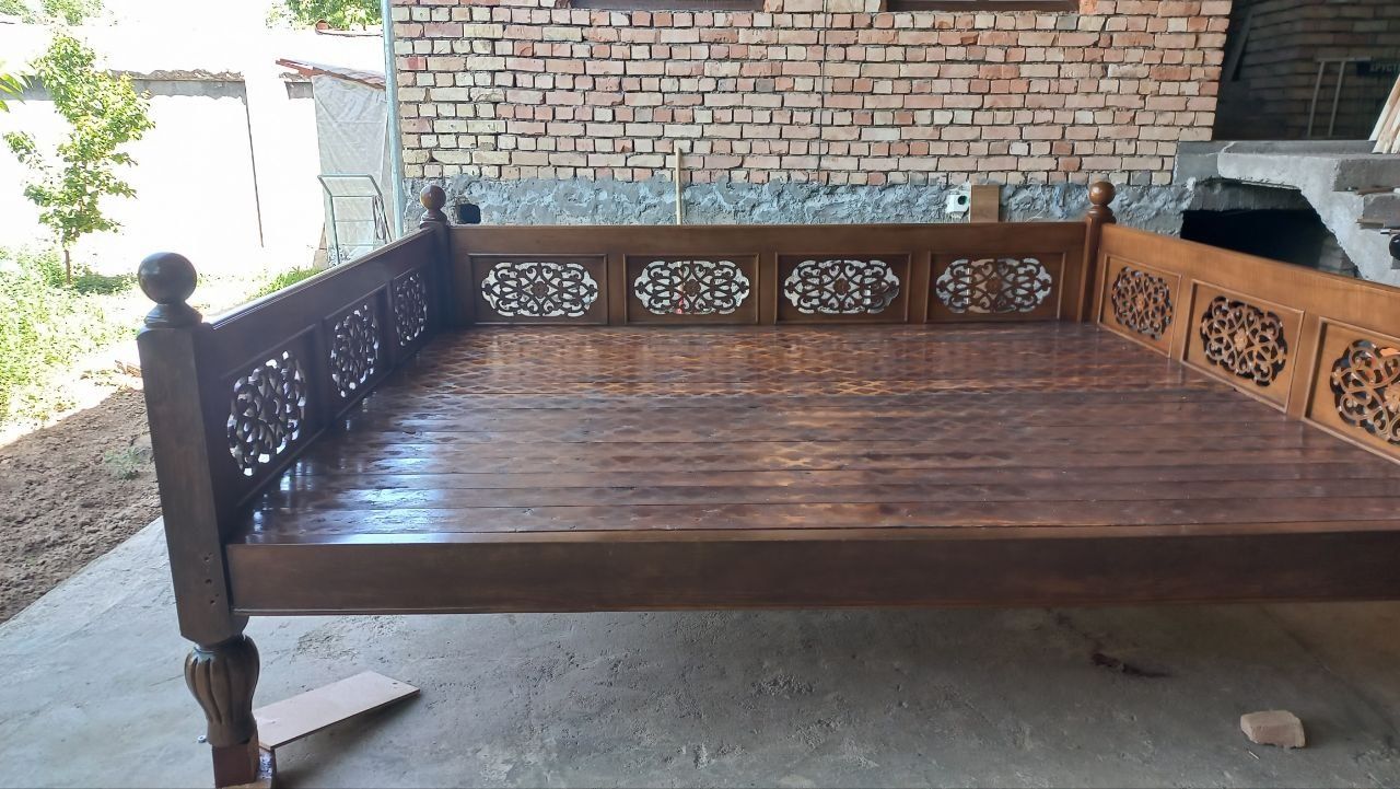кровать тапчан ёнгокдан(из ореха), 2.5х3м. буёги янгиланган.