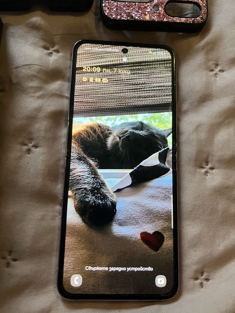 Samsung galaxy Z flip. 5