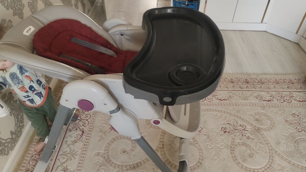 Б/у. Кормящий стол продаётся срочно