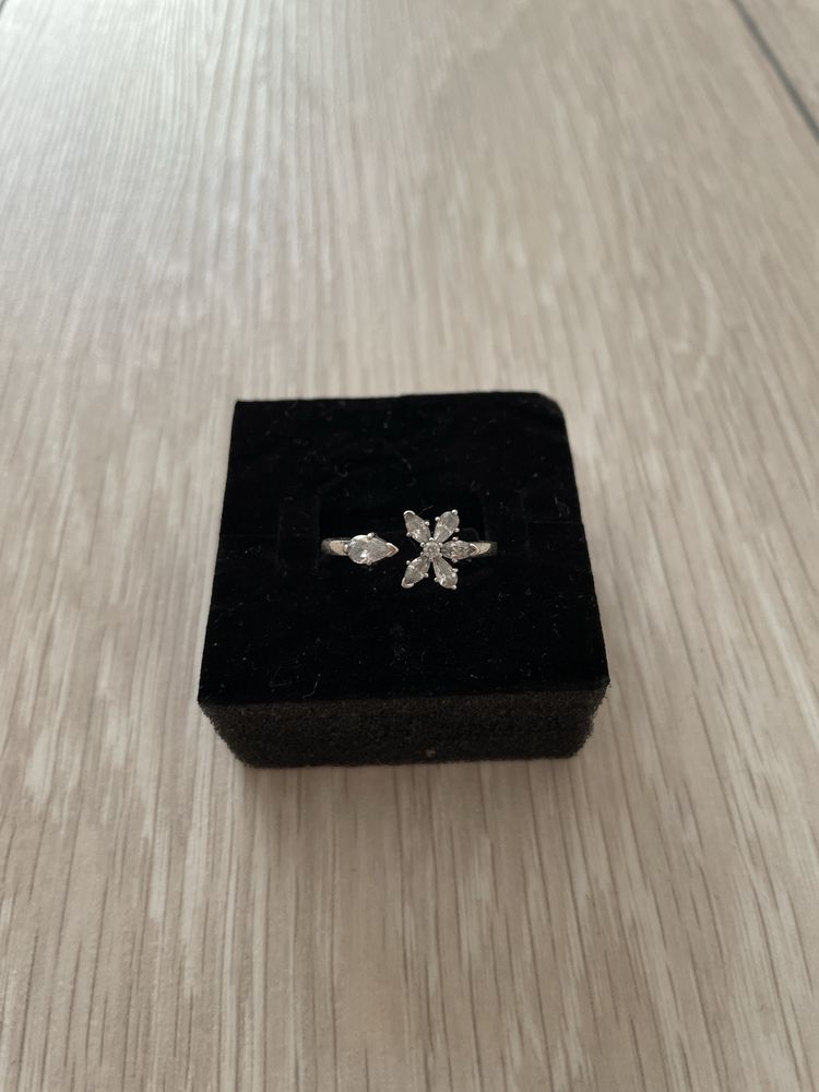 Серебряное кольцо «Pandora»
