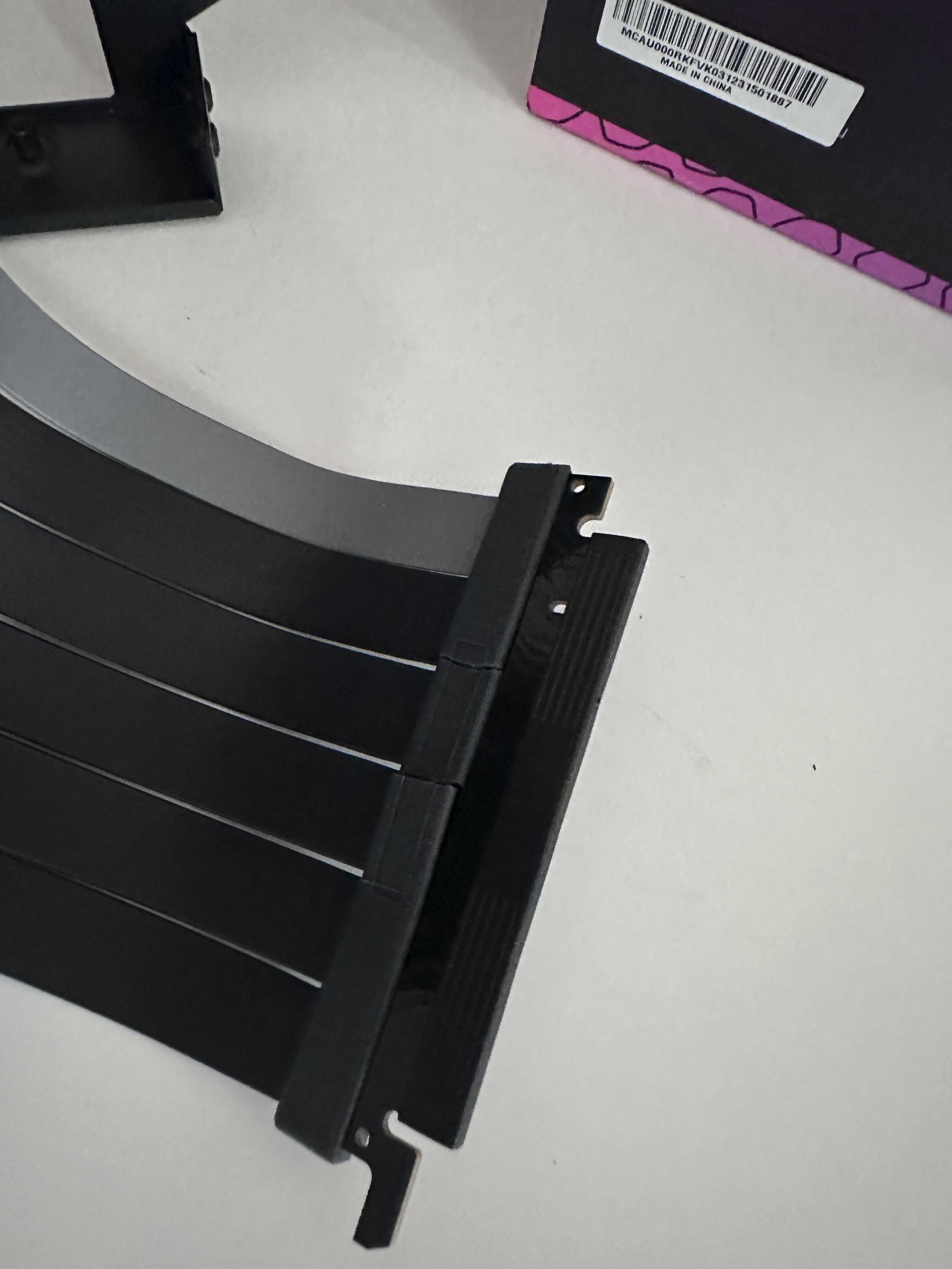 Kit de montaj vertical al placii video Cooler Master GPU holder