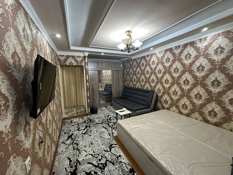 Сдается 1 комнатная квартира 
С обстановкой 
Этаж: 3
Район: Радуга
Цен