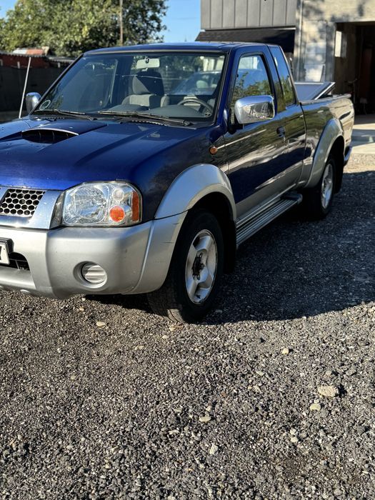 Vând Nissan Navara