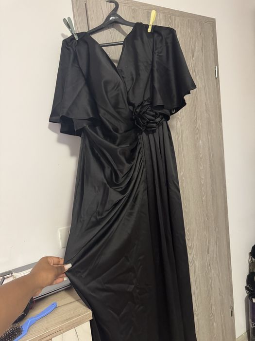 Rochie neagra!!!