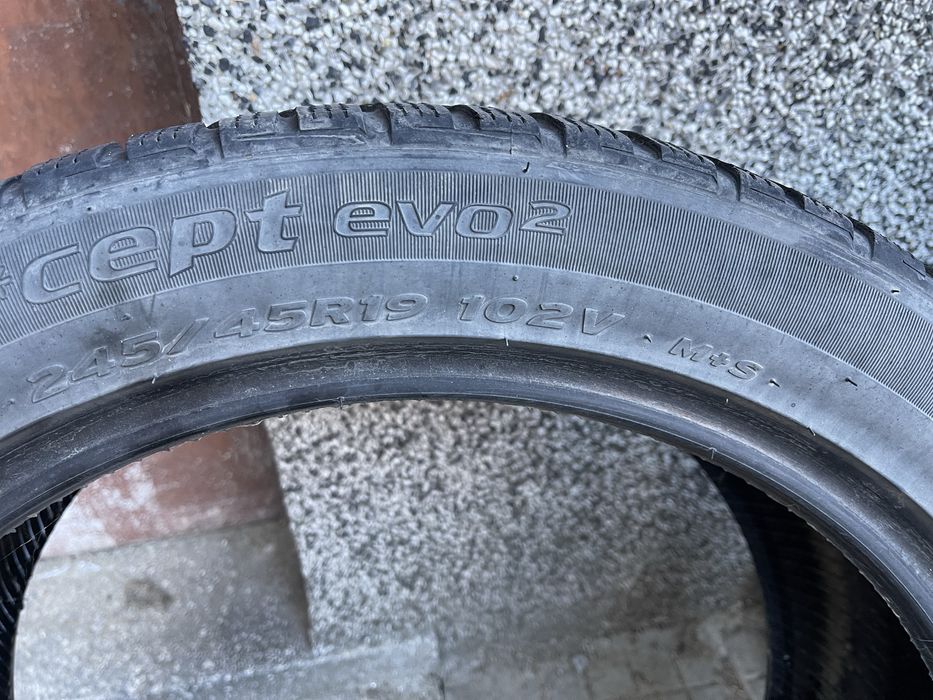 245/45/19 Hankook
