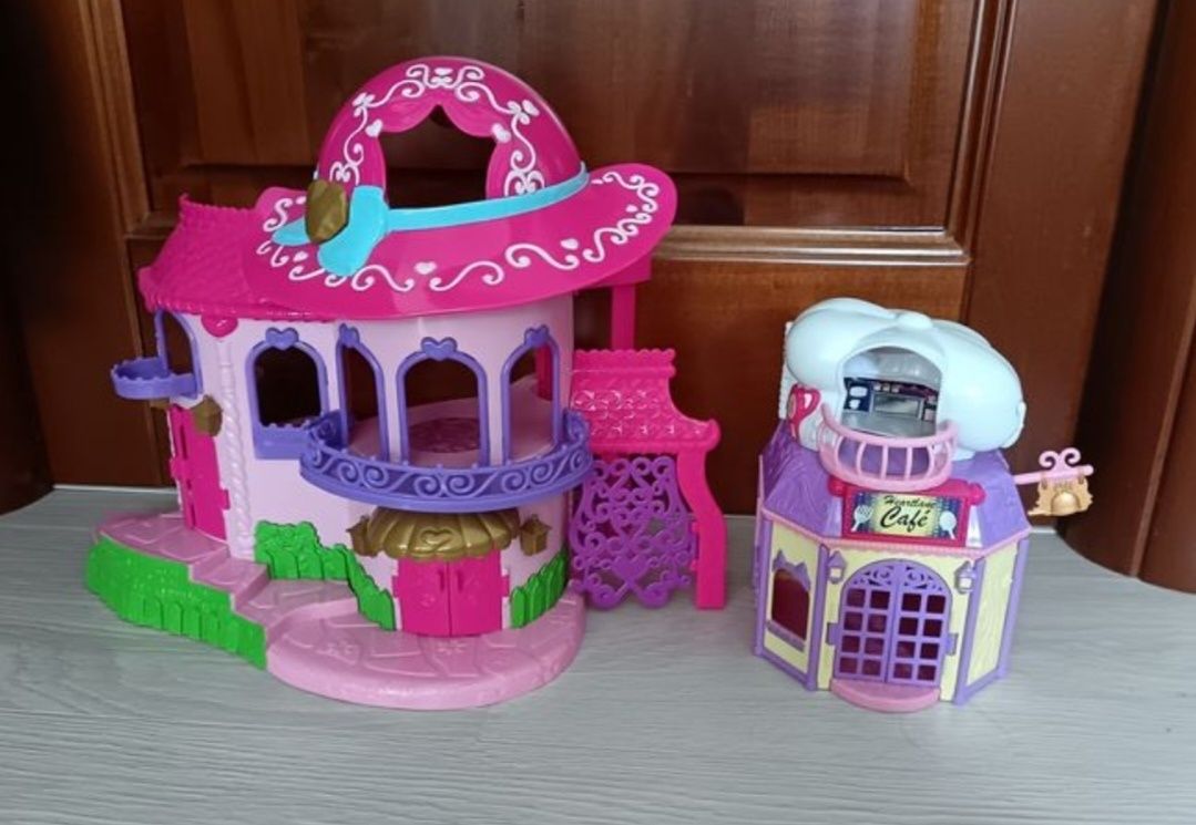 Vând jucării Kitty Club în stare bună