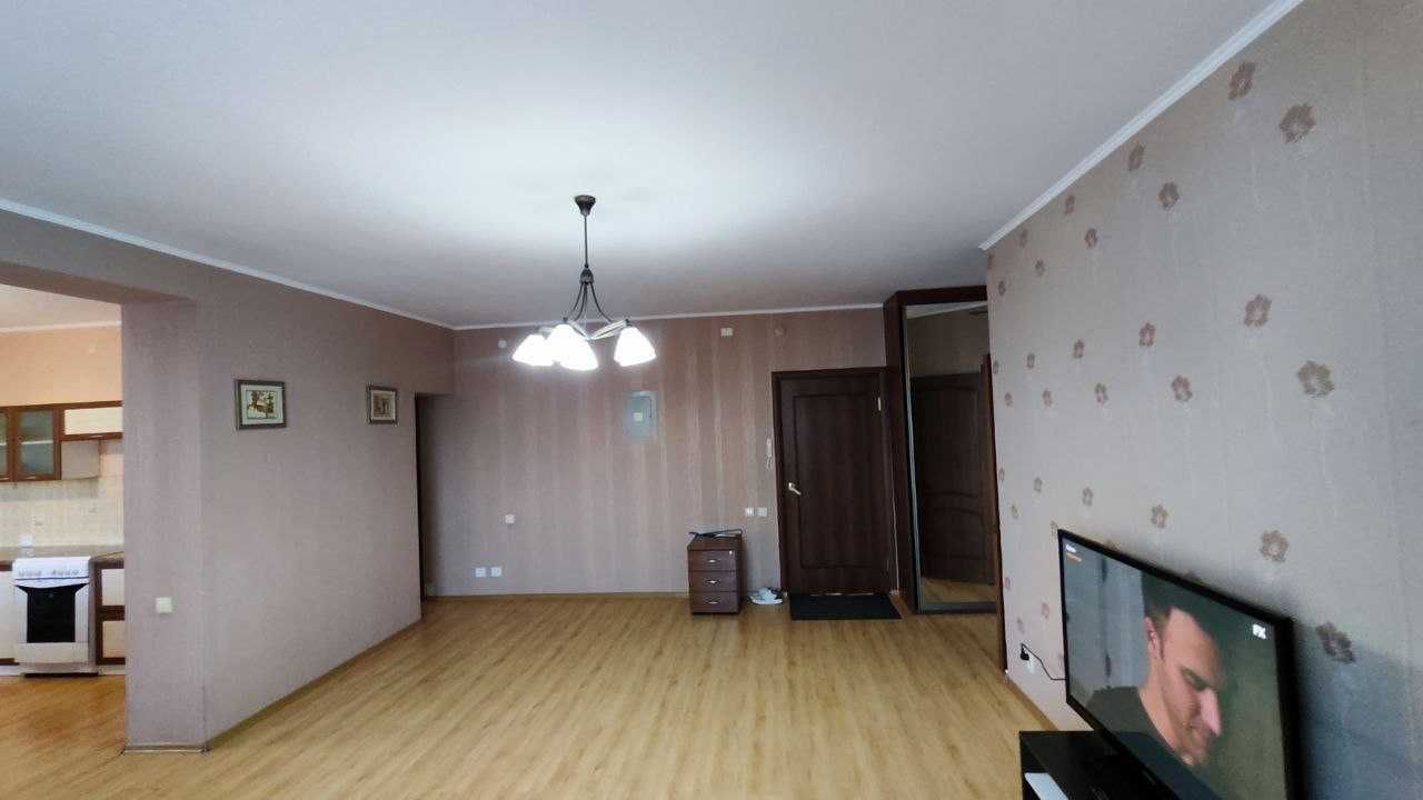 Продаётся отличная двухкомнатная квартира в районе СТРЕЛКИ.