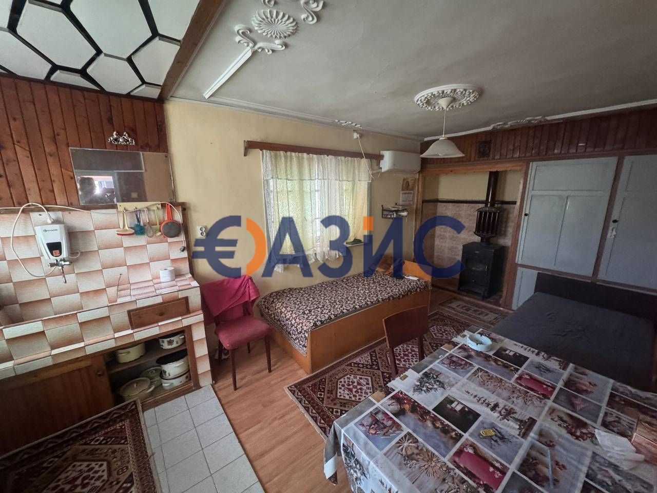 Двуетажна къща в с. Гълъбец на парцел 730 кв м, Общ. Поморие, обл.