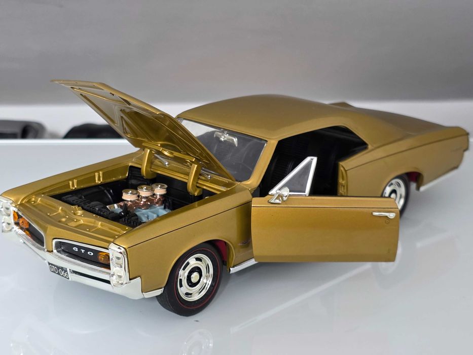 Macheta Auto 1/18 ERTL 1966 Pontiac GTO Gold