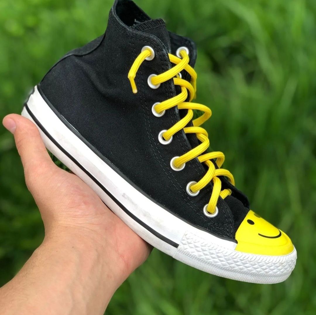 Converse Chuck Taylor Black/Yellow Smile