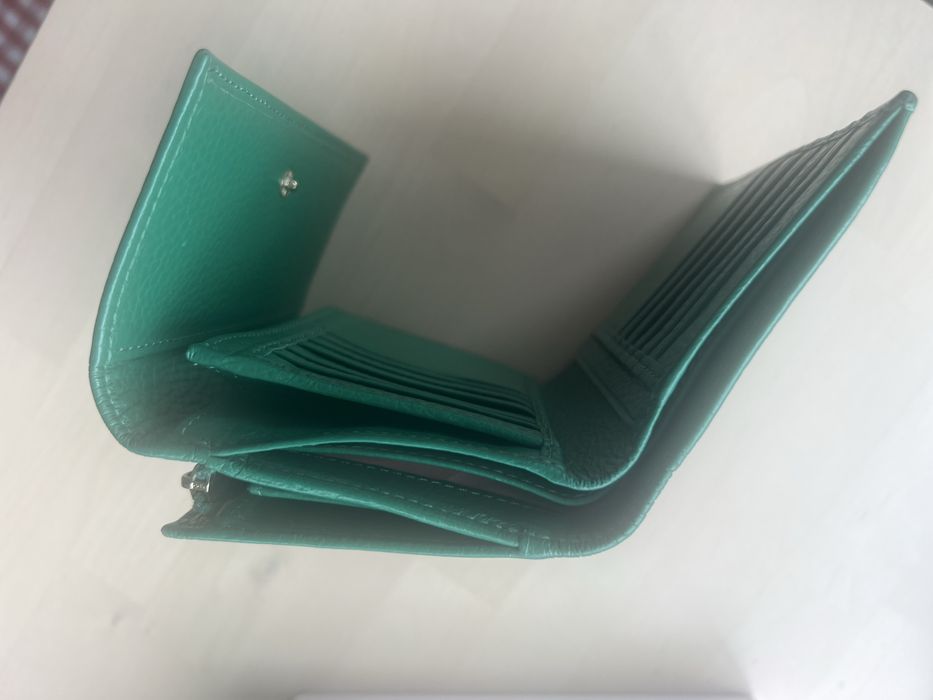 Дамски кожен портфейл COCCINELLE