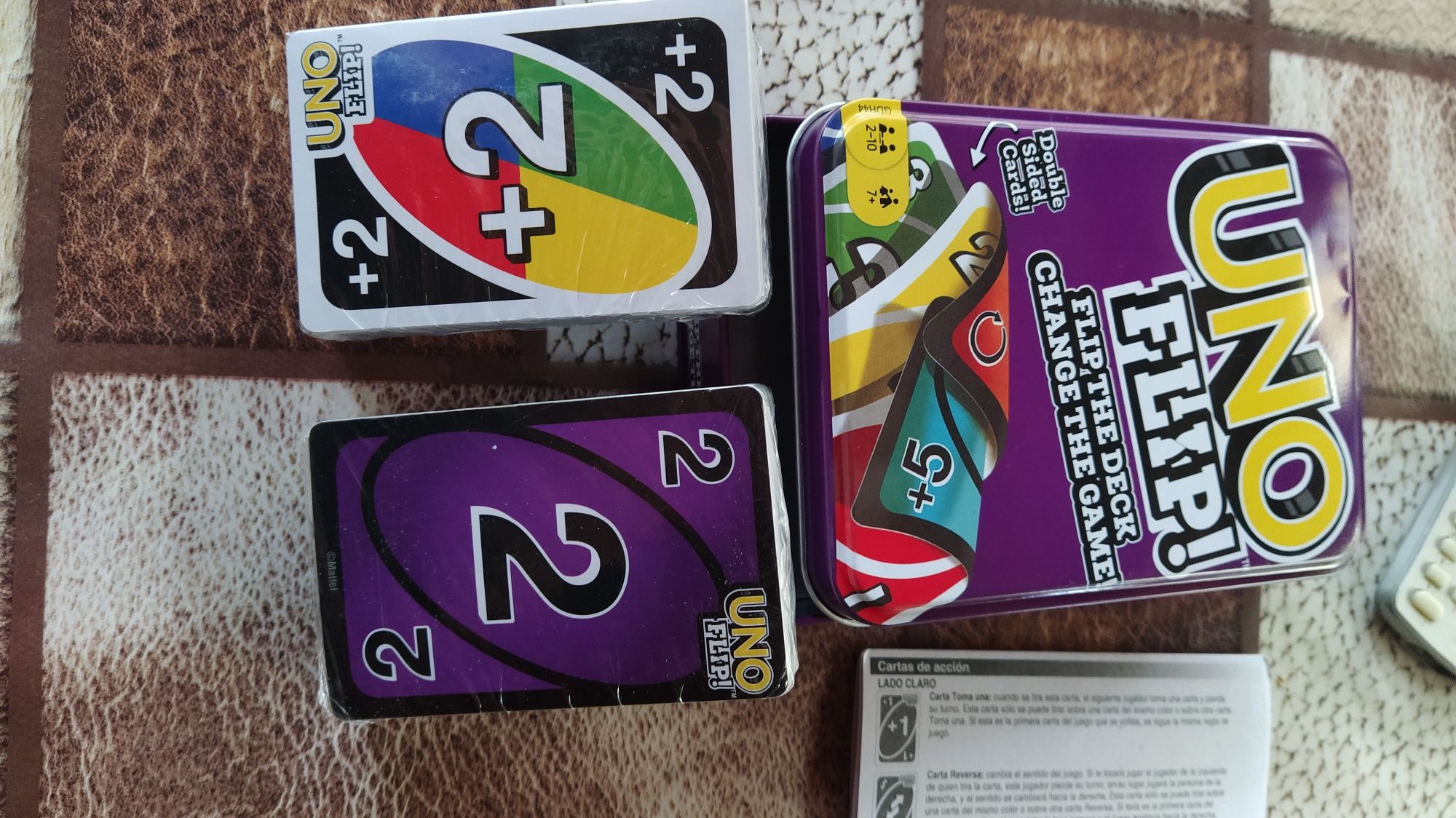 UNO FLIP! С метална кутия