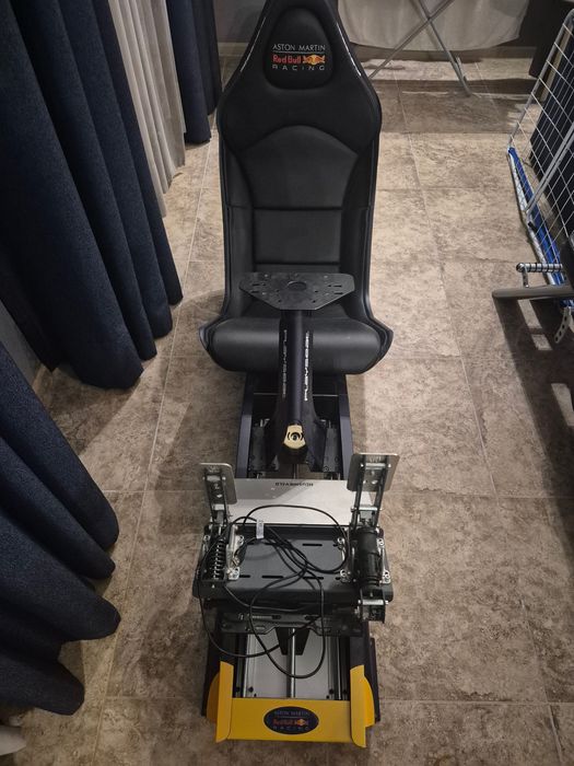 Седалка за симулатор Red Bull